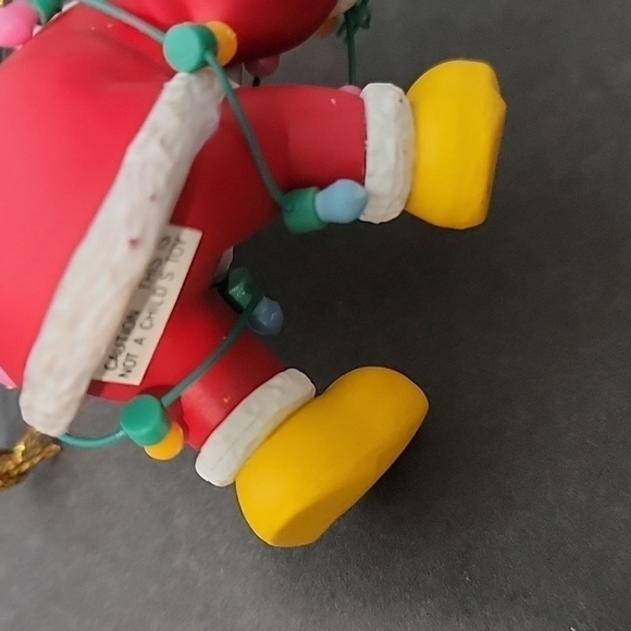 𝅺vintage GROLIER "Mickey's Christmas Magic" collectible ornament - Picture 4 of 6